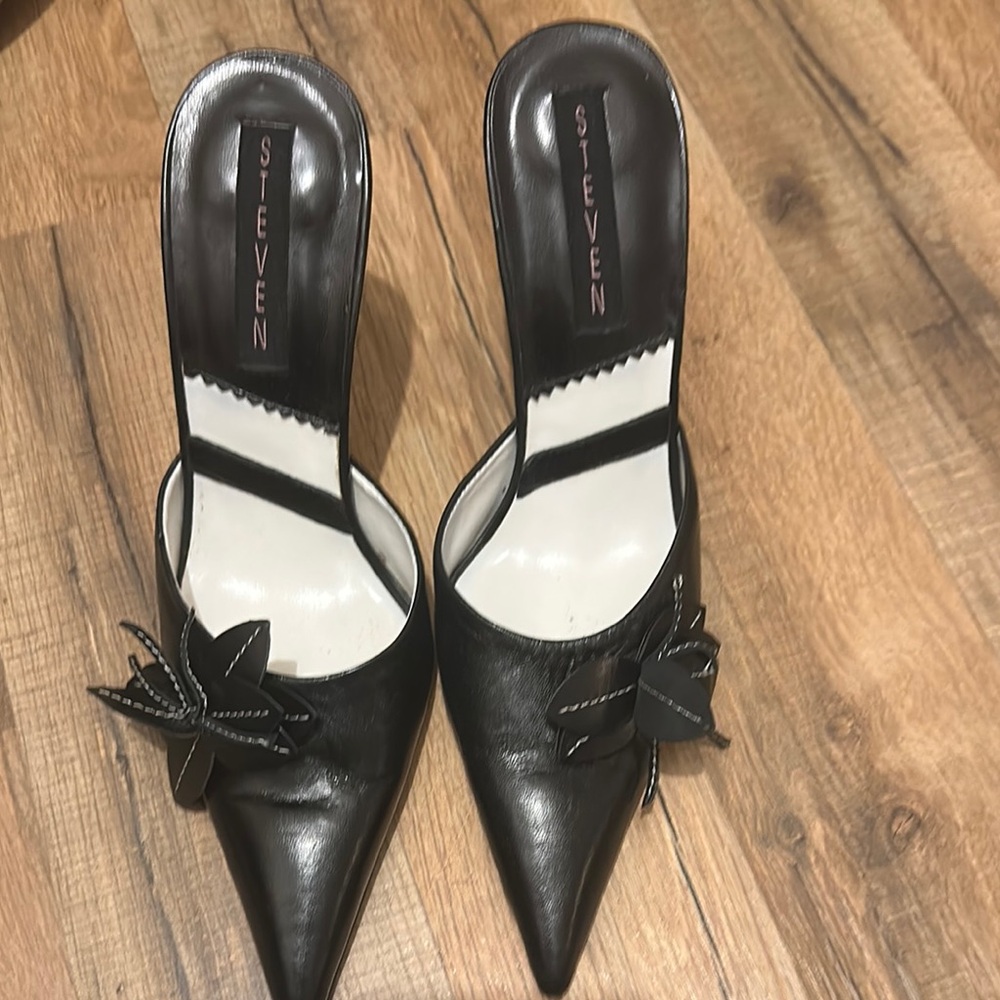 Seven7 Black Women's Shoes with Bow Detail